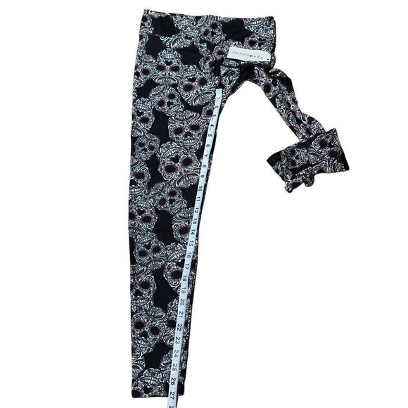 NWT EYE CANDY Skull Print Leggings MEDIUM - Picture 10 of 13